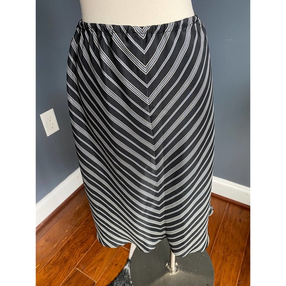 NY & Co navy/gray shimmery striped slip skirt, XS - Picture 3 of 8